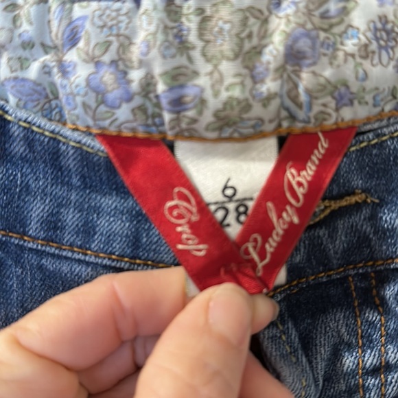 Worn once Lucky Brand button fly, cropped jeans size 6 - Picture 2 of 6